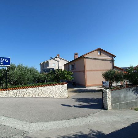 Apartments Ljubica Barbat na Rabu Екстер'єр фото