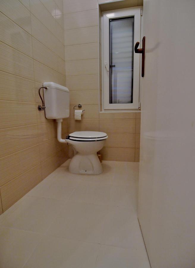 Apartments Ljubica Barbat na Rabu Екстер'єр фото