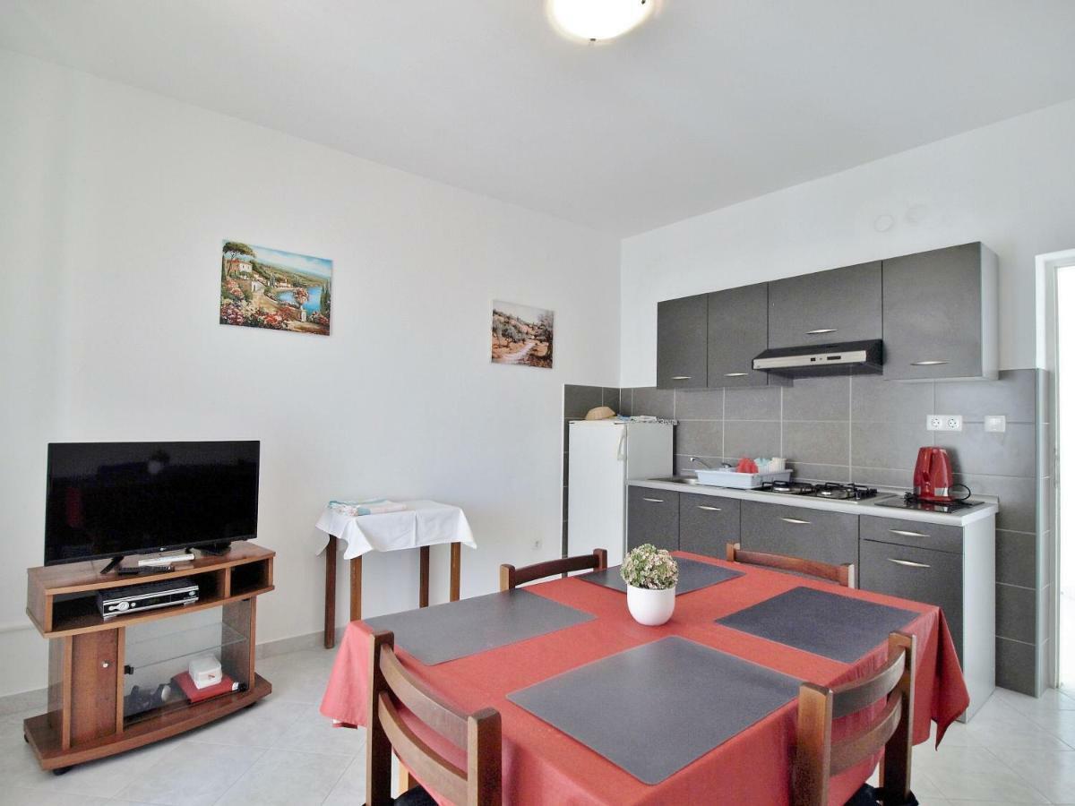 Apartments Ljubica Barbat na Rabu Екстер'єр фото