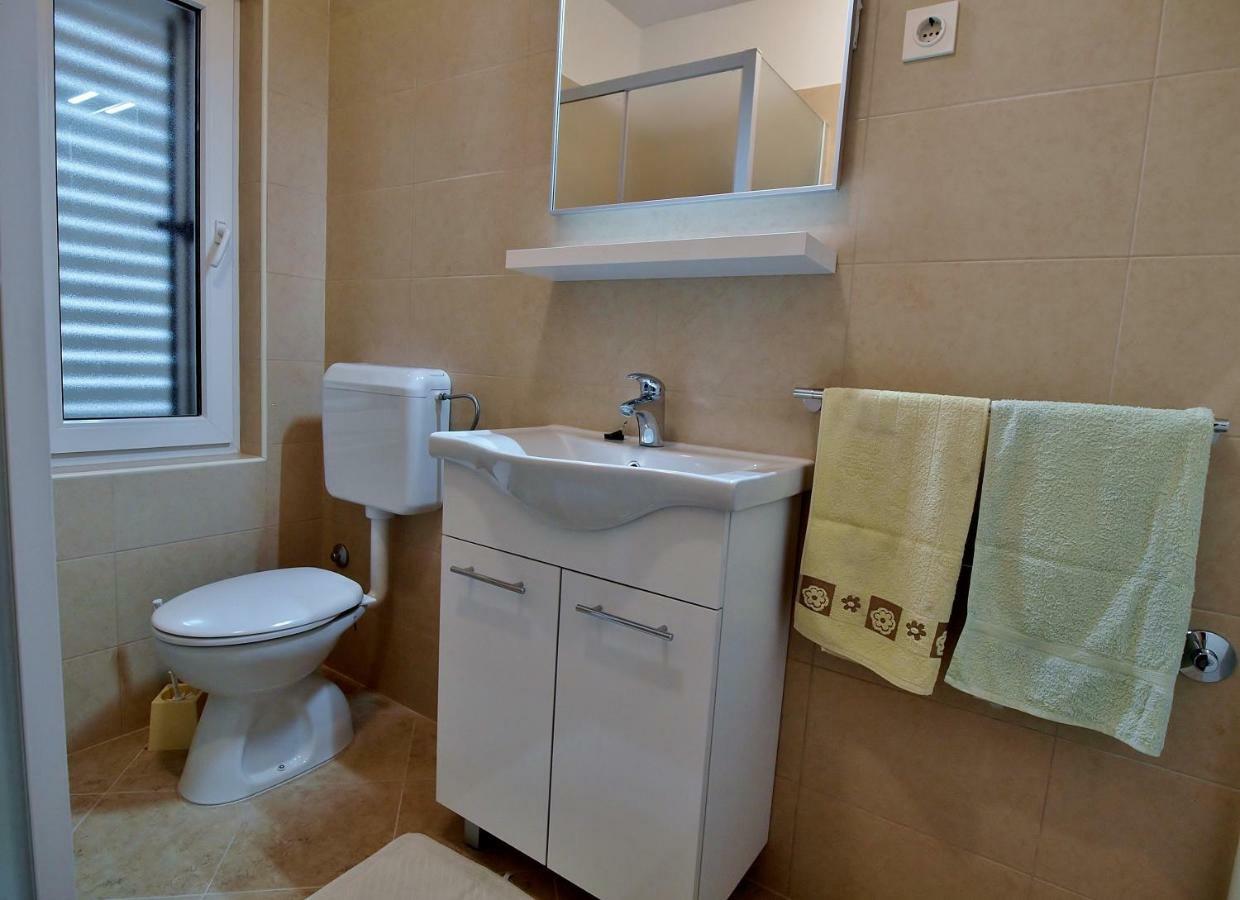 Apartments Ljubica Barbat na Rabu Екстер'єр фото