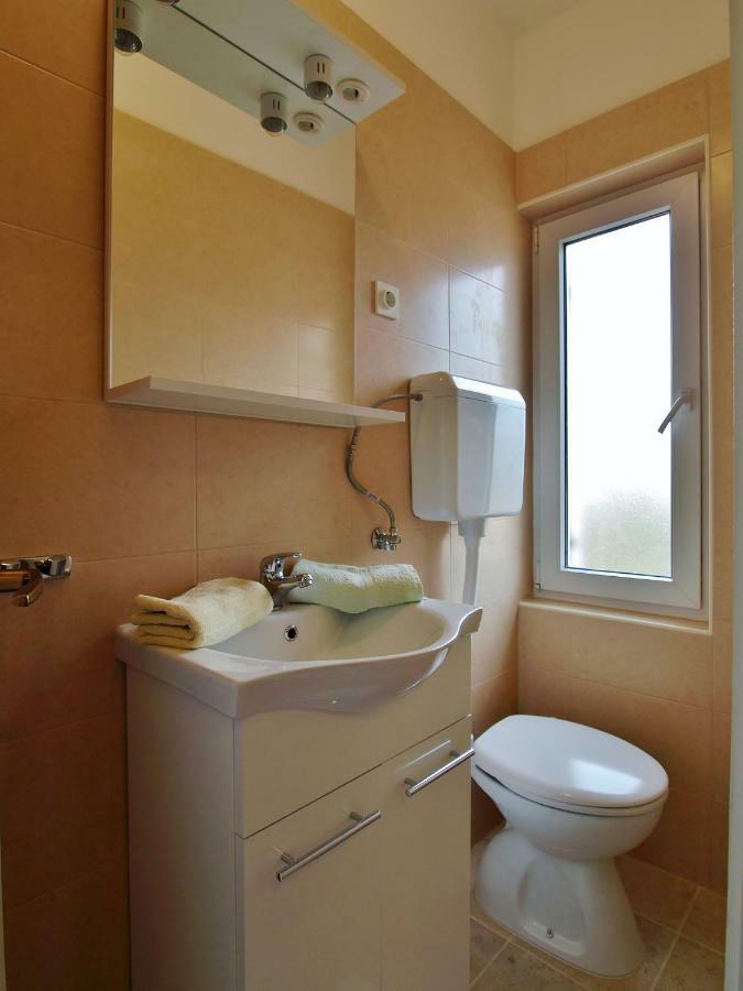 Apartments Ljubica Barbat na Rabu Екстер'єр фото