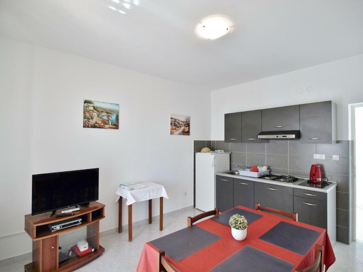 Apartments Ljubica Barbat na Rabu Екстер'єр фото