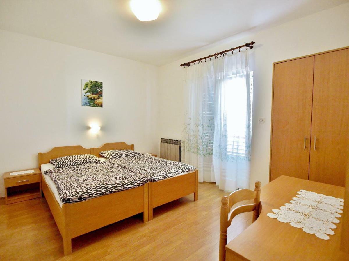 Apartments Ljubica Barbat na Rabu Екстер'єр фото