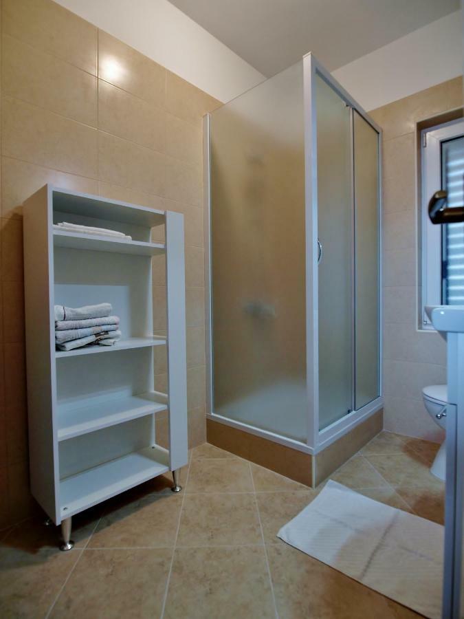Apartments Ljubica Barbat na Rabu Екстер'єр фото
