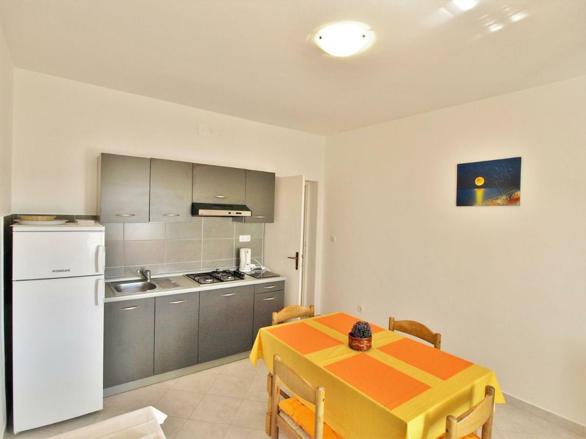 Apartments Ljubica Barbat na Rabu Екстер'єр фото