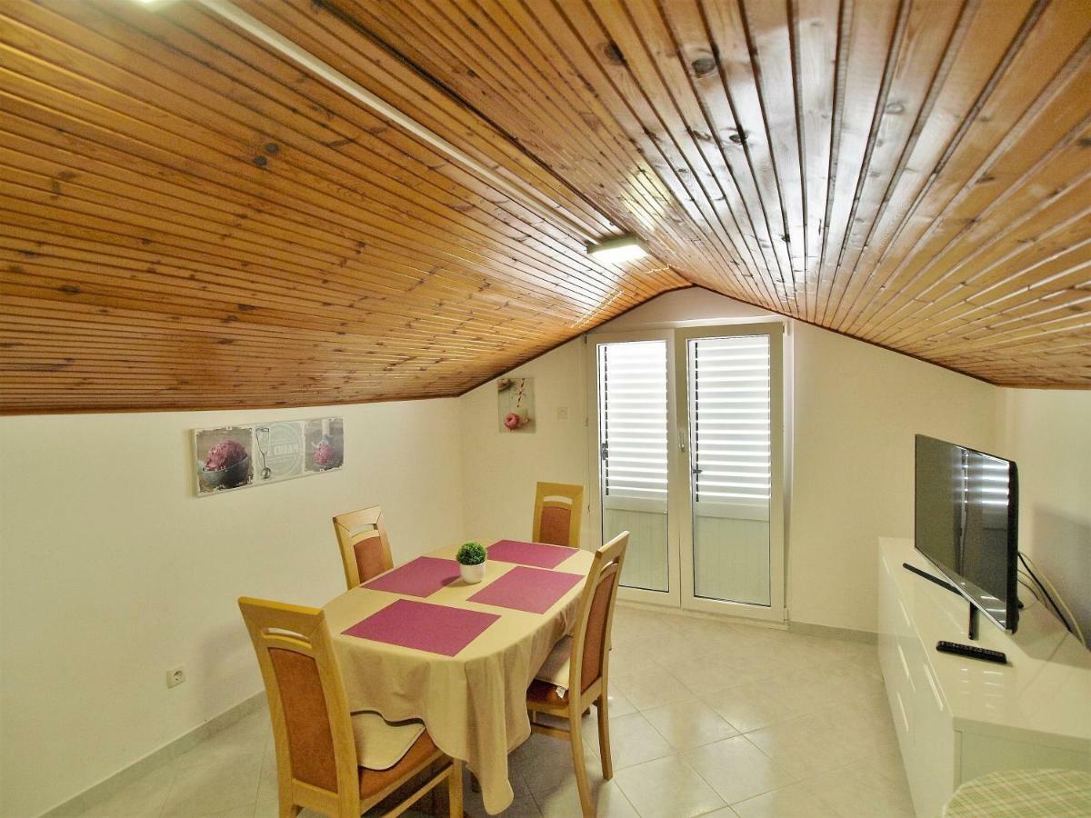 Apartments Ljubica Barbat na Rabu Екстер'єр фото