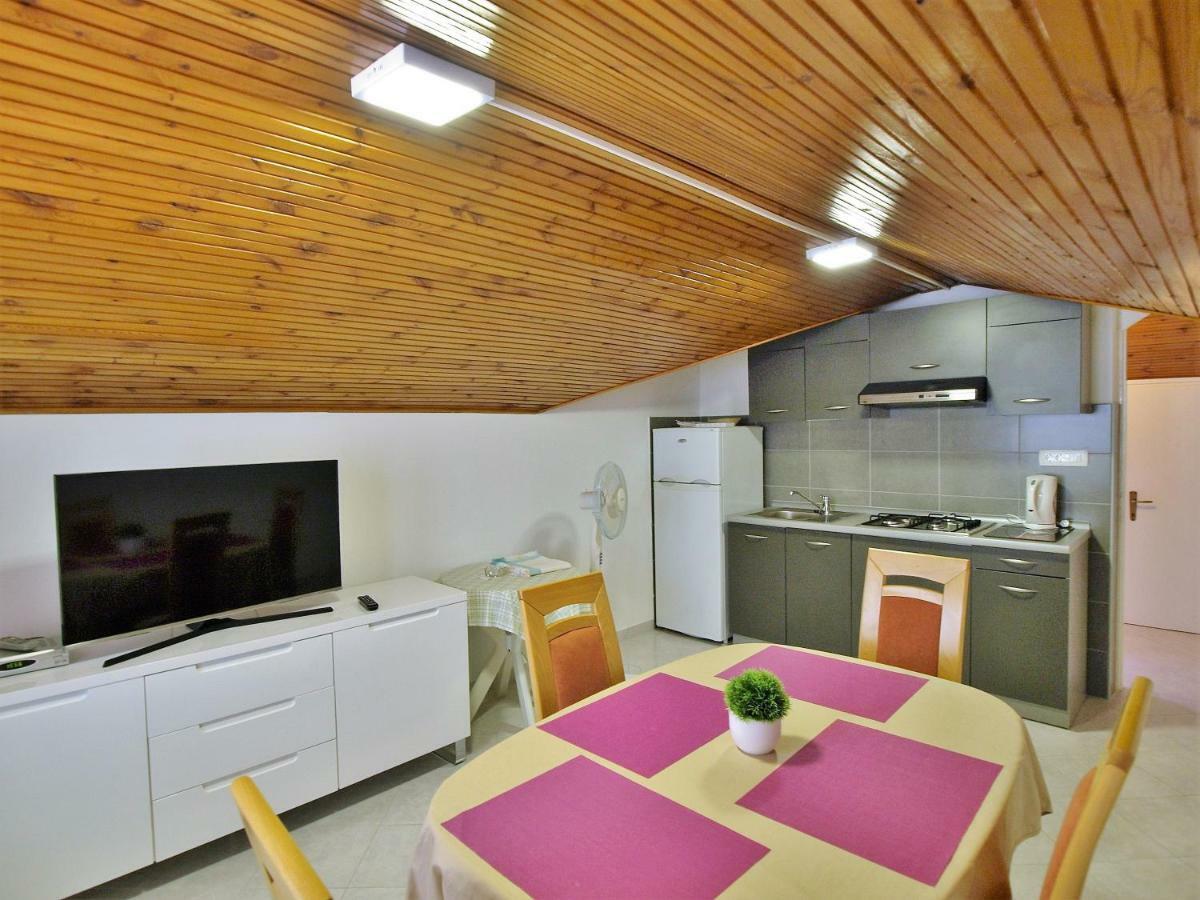 Apartments Ljubica Barbat na Rabu Екстер'єр фото