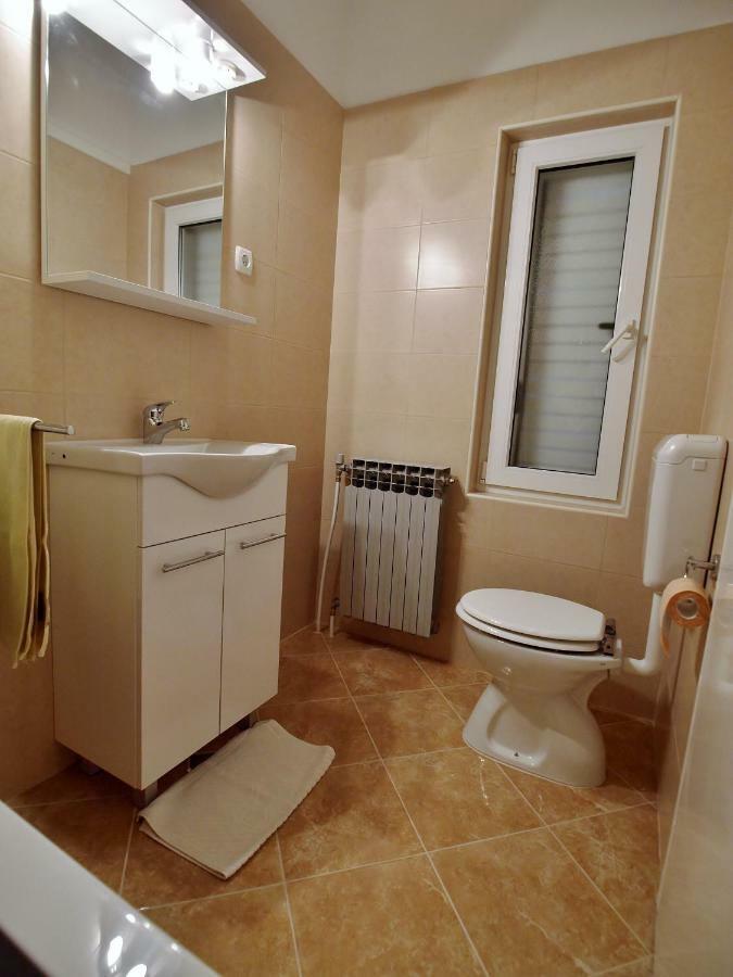 Apartments Ljubica Barbat na Rabu Екстер'єр фото