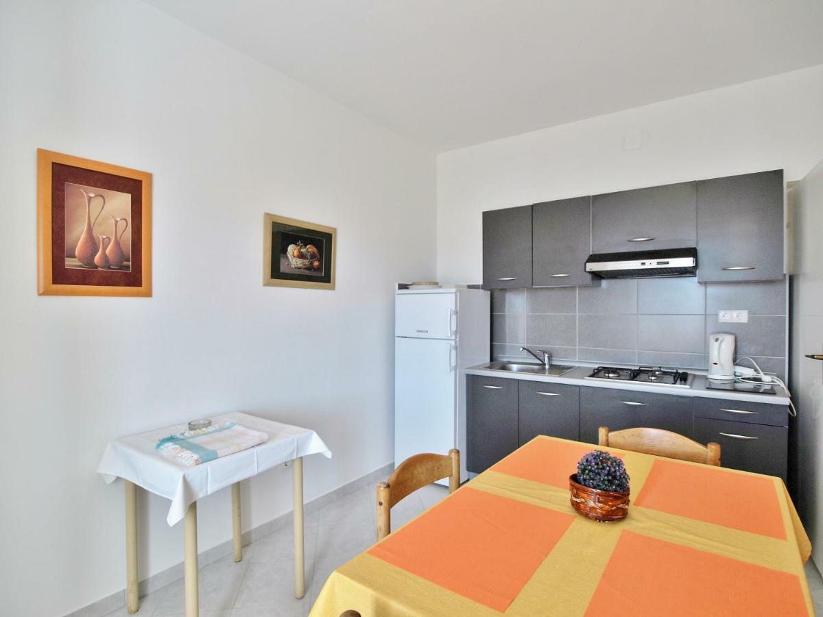 Apartments Ljubica Barbat na Rabu Екстер'єр фото