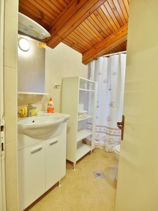 Apartments Ljubica Barbat na Rabu Екстер'єр фото