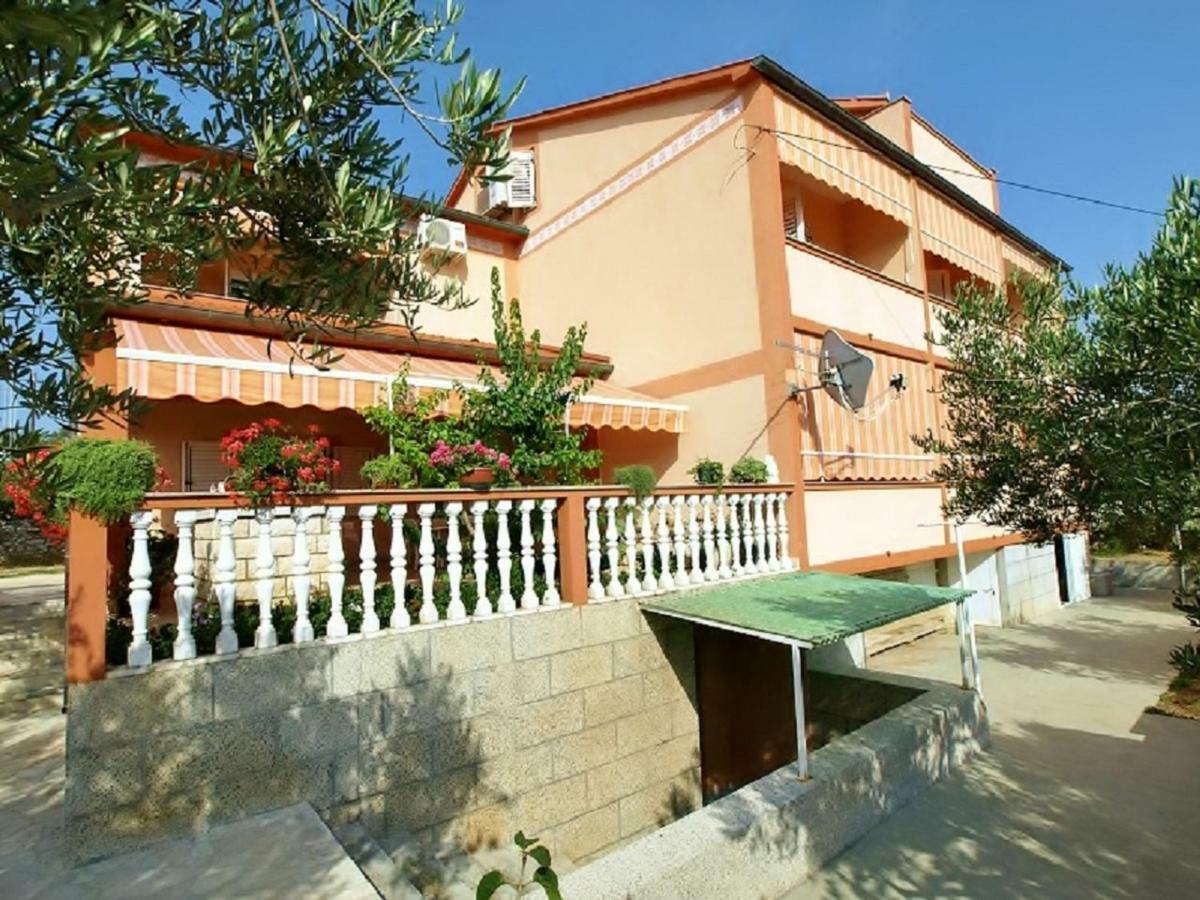 Apartments Ljubica Barbat na Rabu Екстер'єр фото